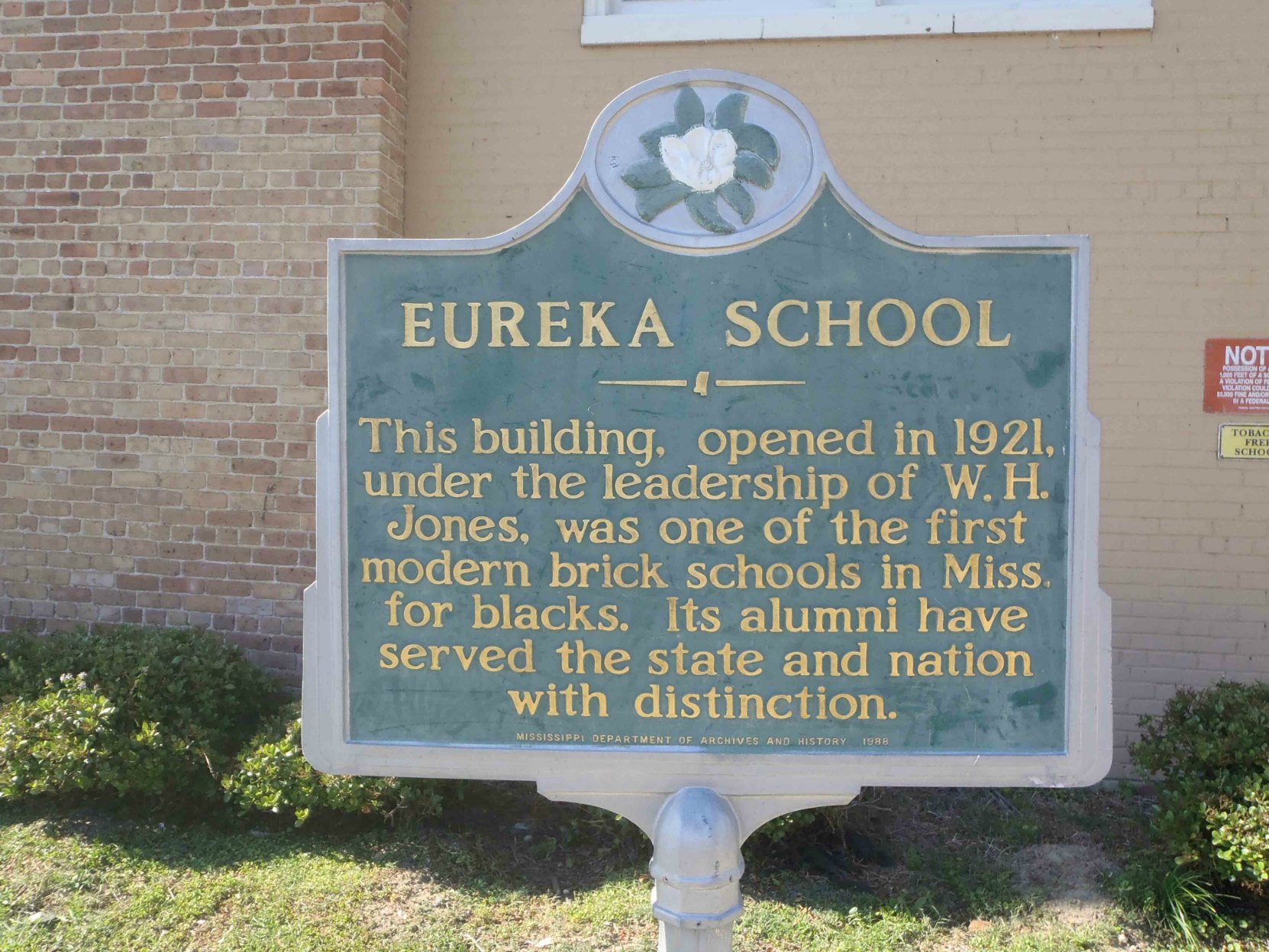 The Mississippi Department of Archives & History marker at the Eureka School, Hattiesburg, Mississippi