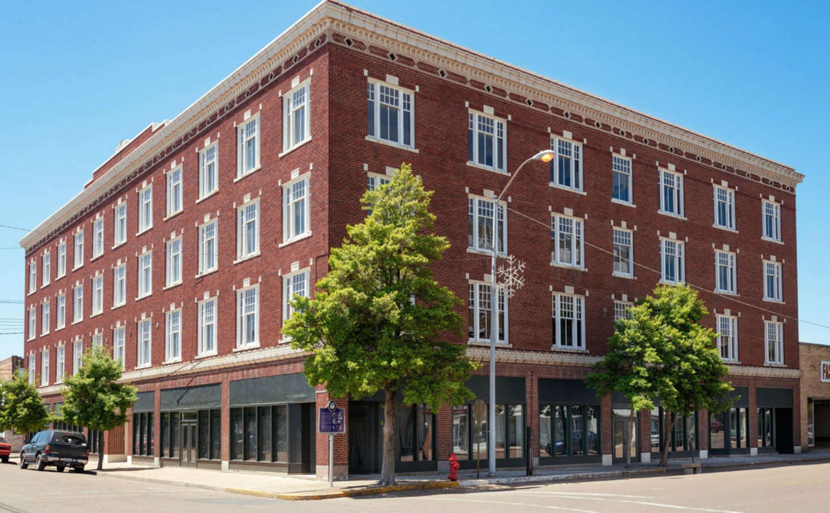 Alcazar Hotel, Clarksdale, Mississippi (photo: Flickr)