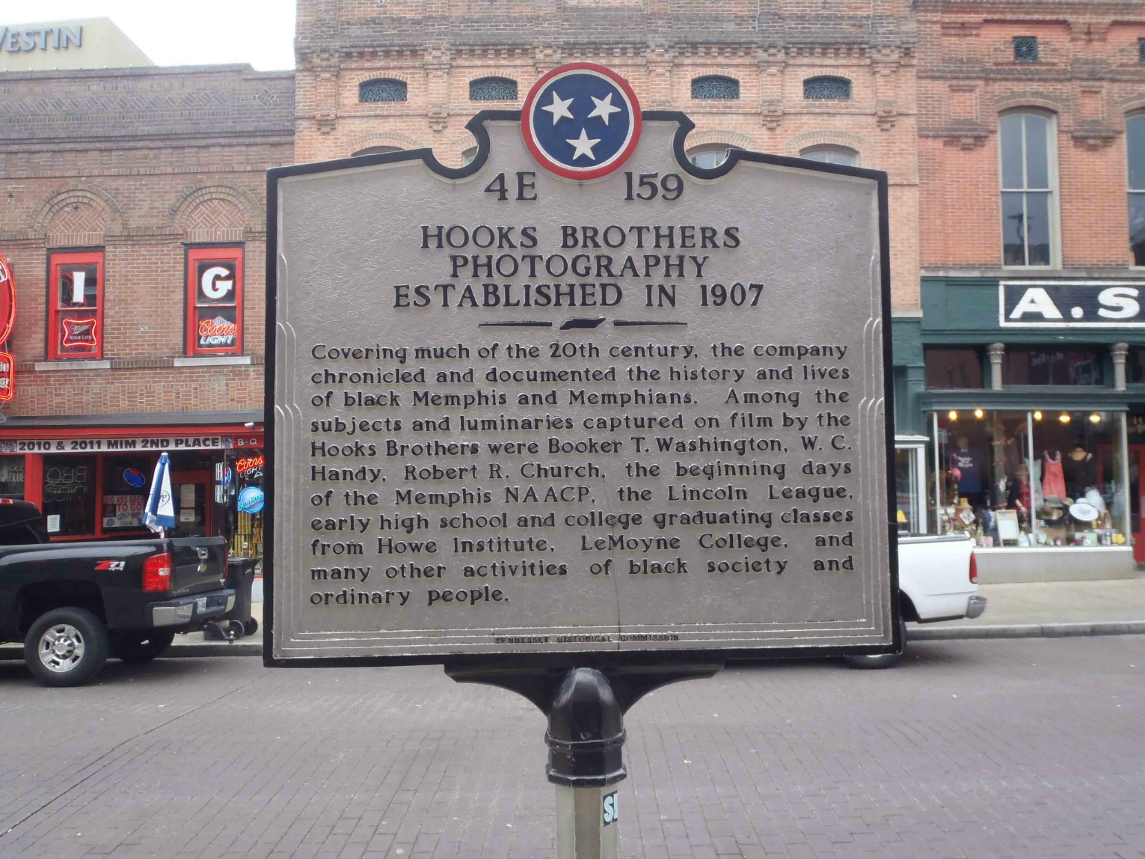 Tennessee Historical Commission marker (rear) for Hooks Brothers Photography, outside 164 Beale Street, Memphis