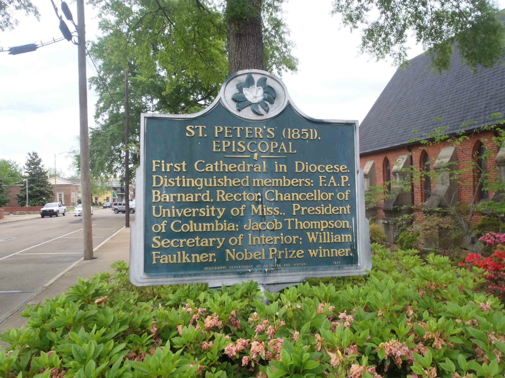 Mississippi Department of Archives & History marker for St. Peter's Episcopal Church, Oxford, Mississippi. William Faulkner was a parishioner of this church.