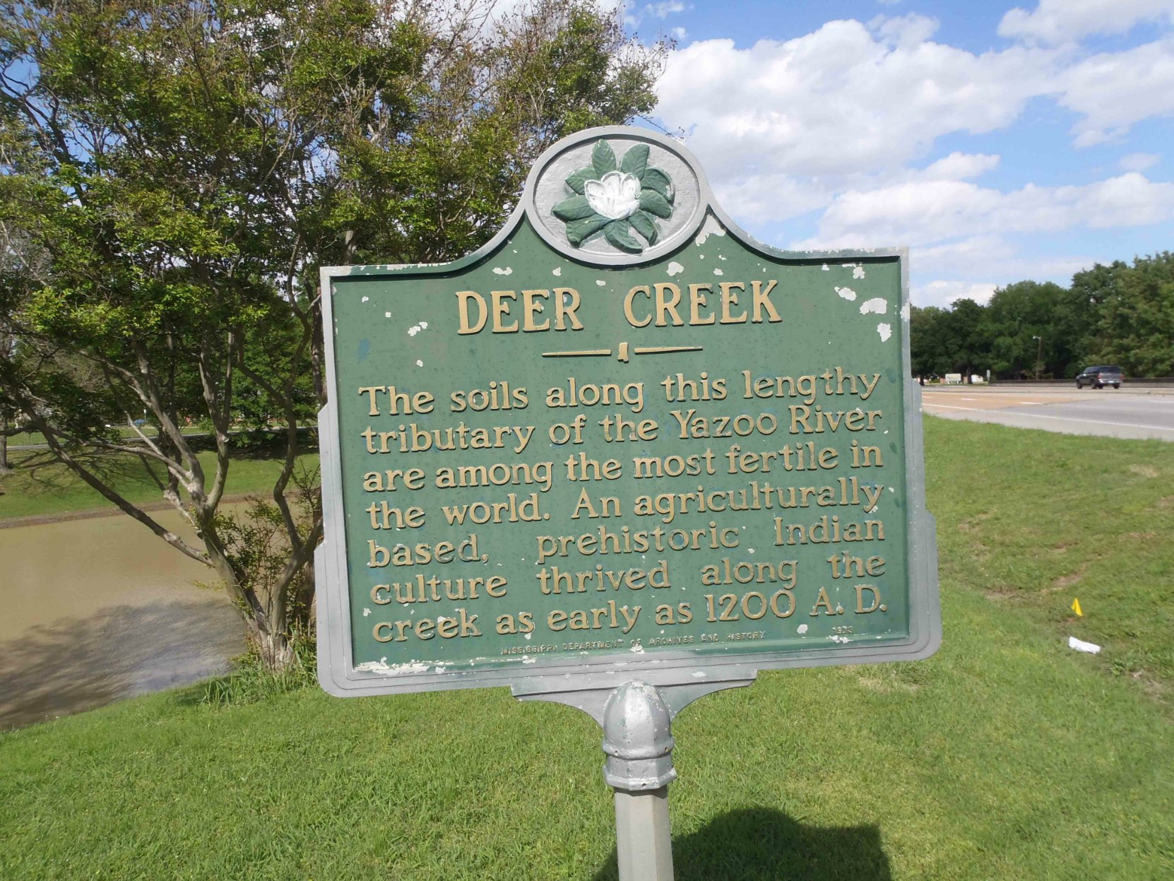 Mississippi Department of Archives & History marker for Deer Creek, near Leland, Mississippi