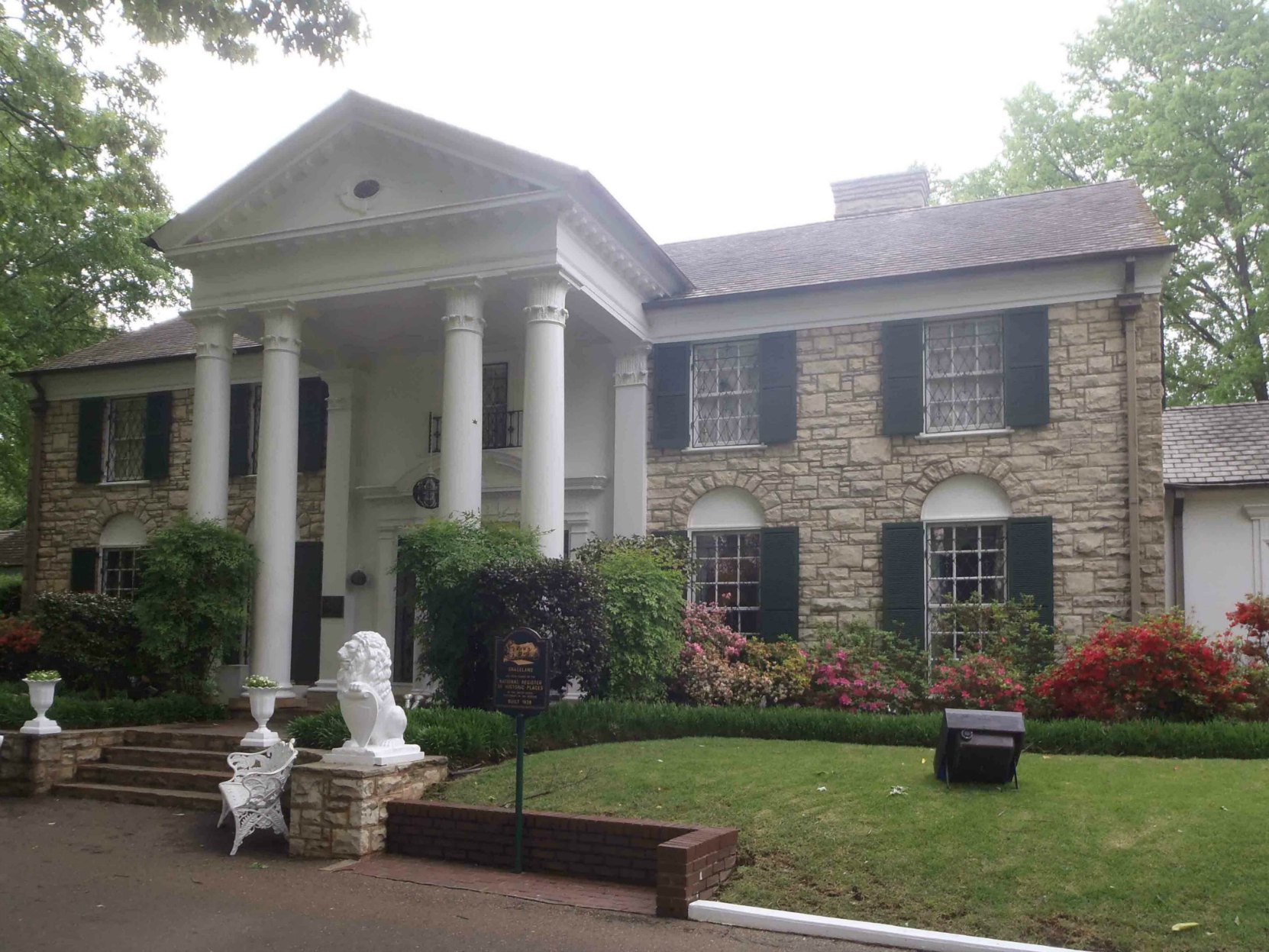 The front entrance of Graceland, Memphis, Tennessee