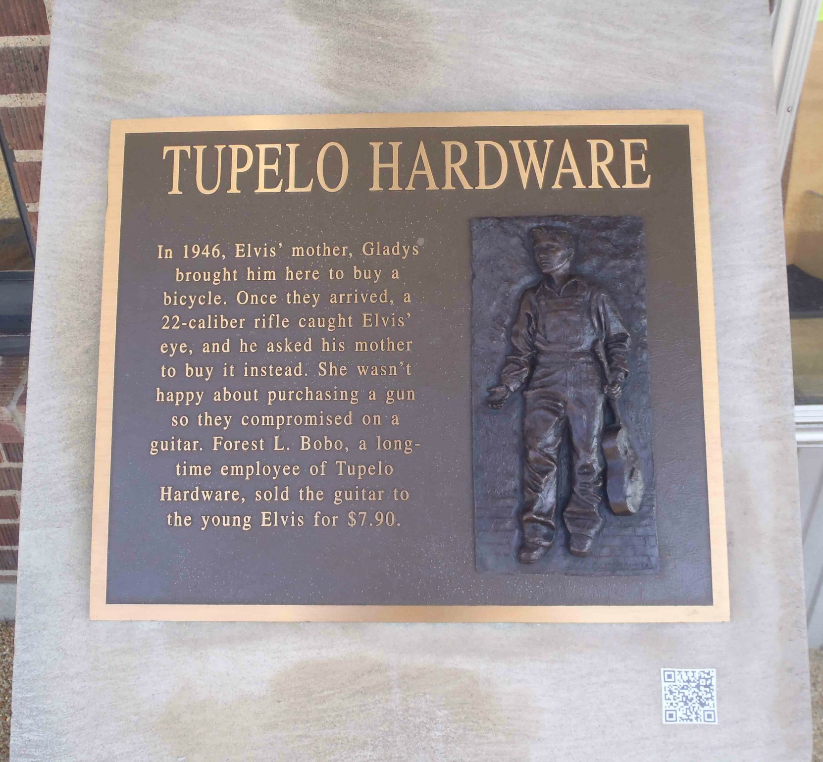 Elvis Presley plaque outside Tupelo Hardware Company, W. Main Street, Tupelo, Mississippi, where Elvis Presley bought his first guitar.