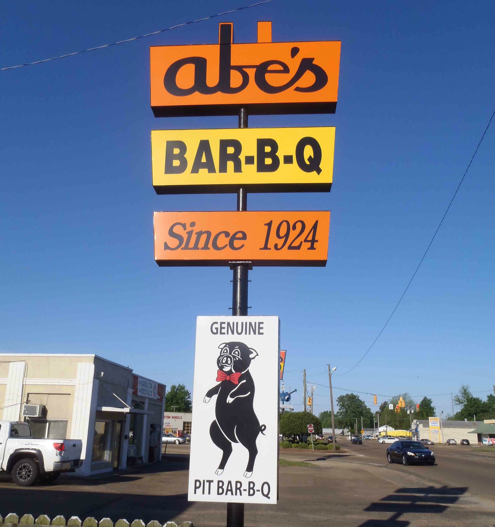 Sign outside Abe's Bar-B-Q, 616 State Street, Clarksdale, Mississippi (photo by MississippiBluesTravellers.com)
