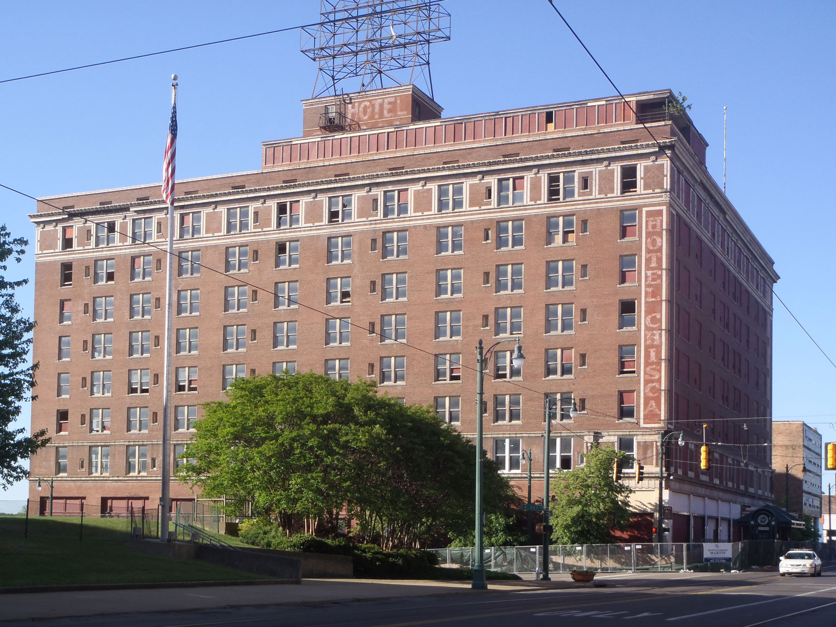 The former Hotel Chisca in downtown Memphis, 2014. (photo: Mississippi Blues Travellers)